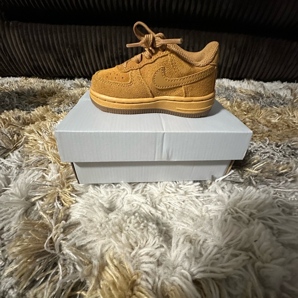 Air Force 1 LV8 3